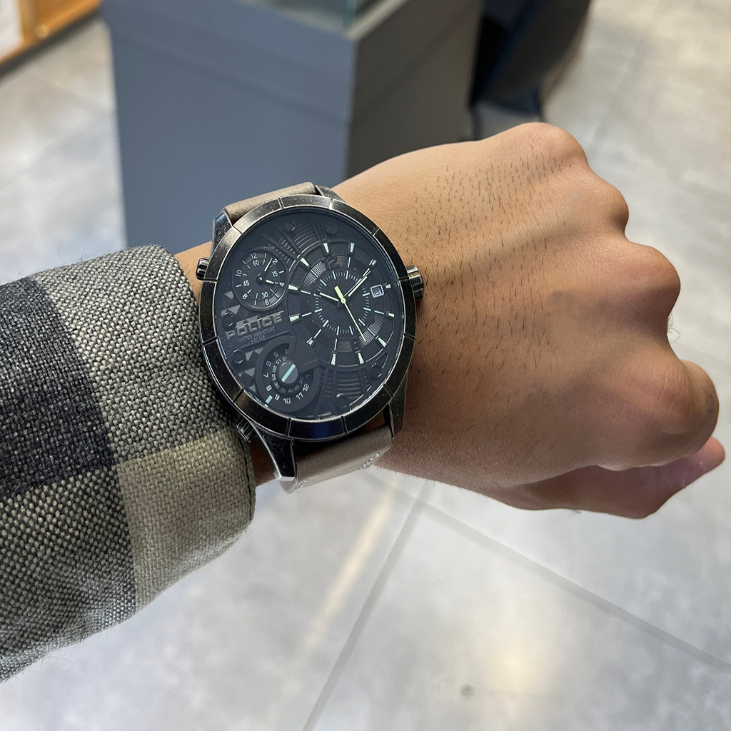 Police PL.15662XSQS-02 با قاب استیل و جزئیات دقیق