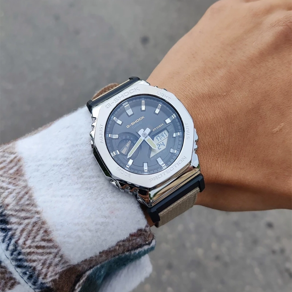 ساعت مچی عقربه‌ای دیجیتال کاسیو با طراحی نظامی