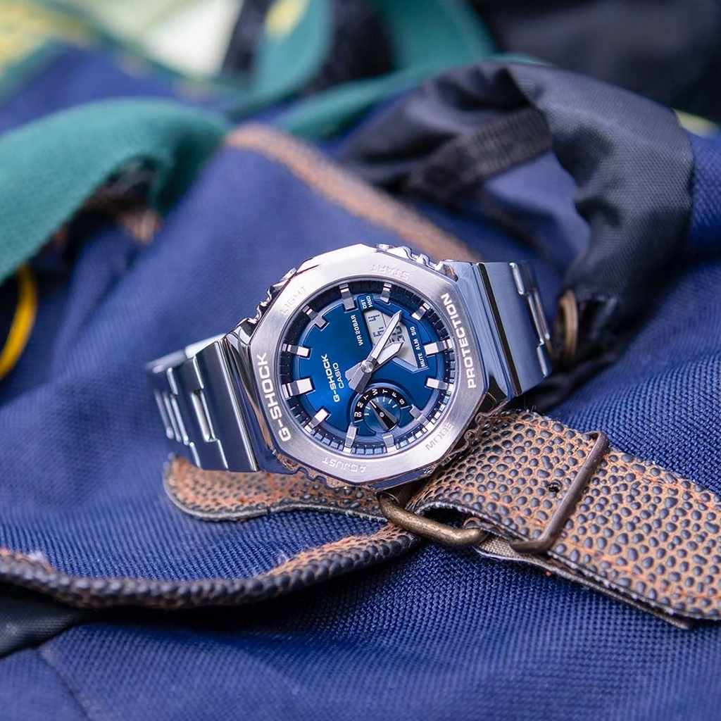 ساعت مچی عقربه‌ای دیجیتال کاسیو با بدنه فلزی براق